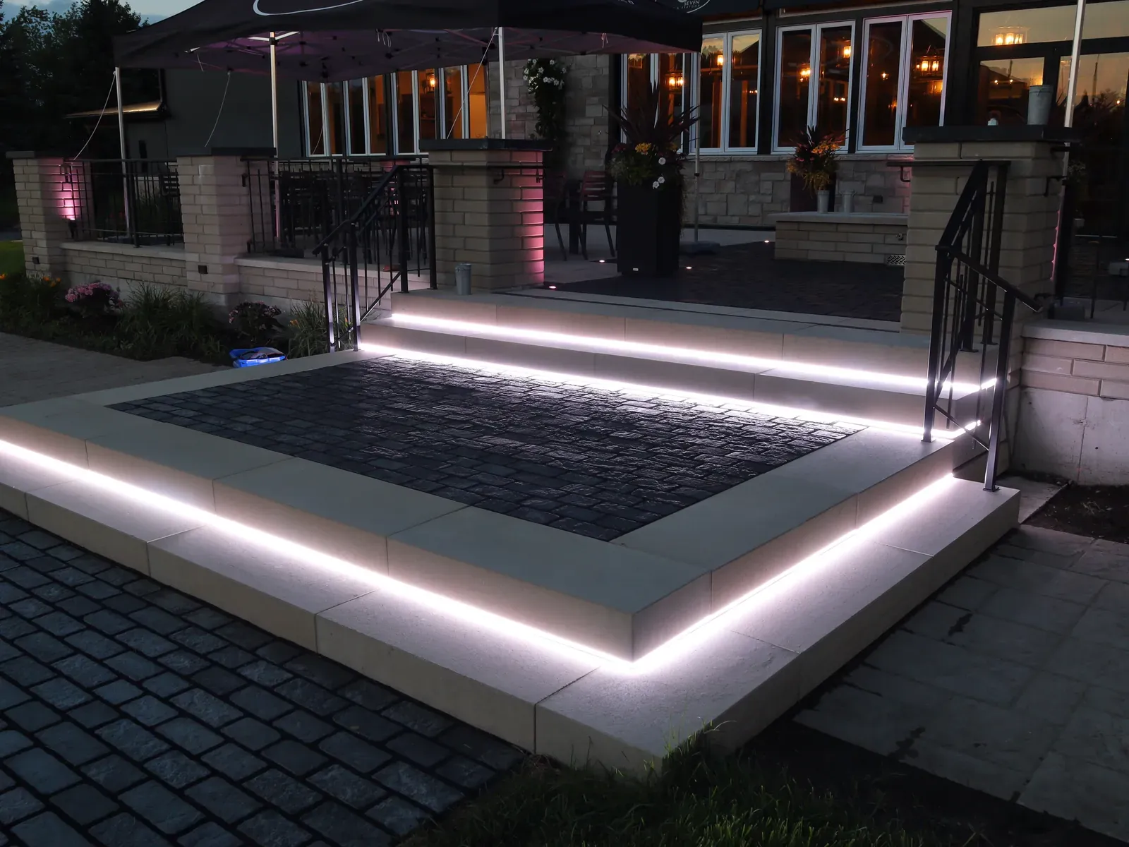 Vision Bleu permanent LED lighting on a restaurant terrace — view 2