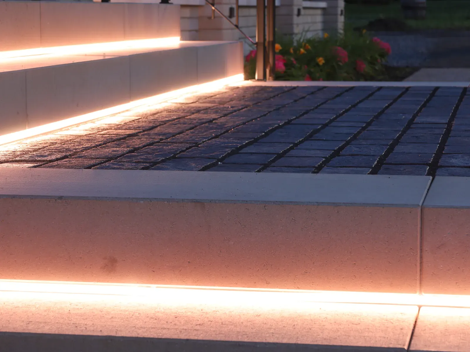 Vision Bleu permanent LED lighting on a restaurant terrace — view 5