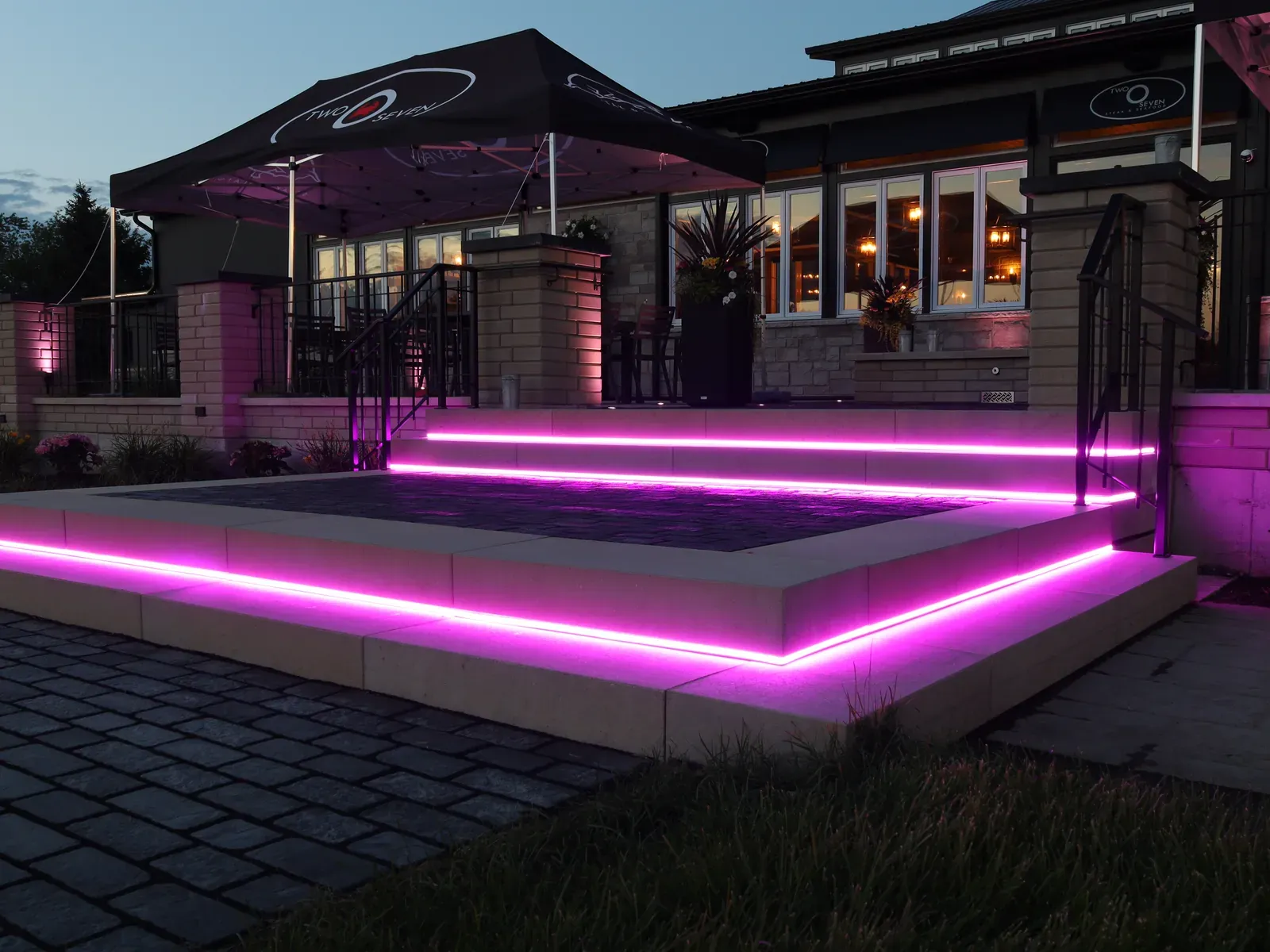 Vision Bleu permanent LED lighting on a restaurant terrace