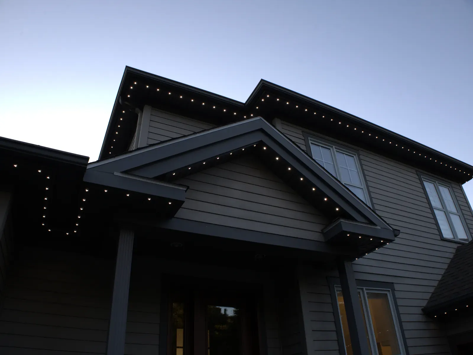 Vision Bleu permanent LED lighting on a Québec home — view 4