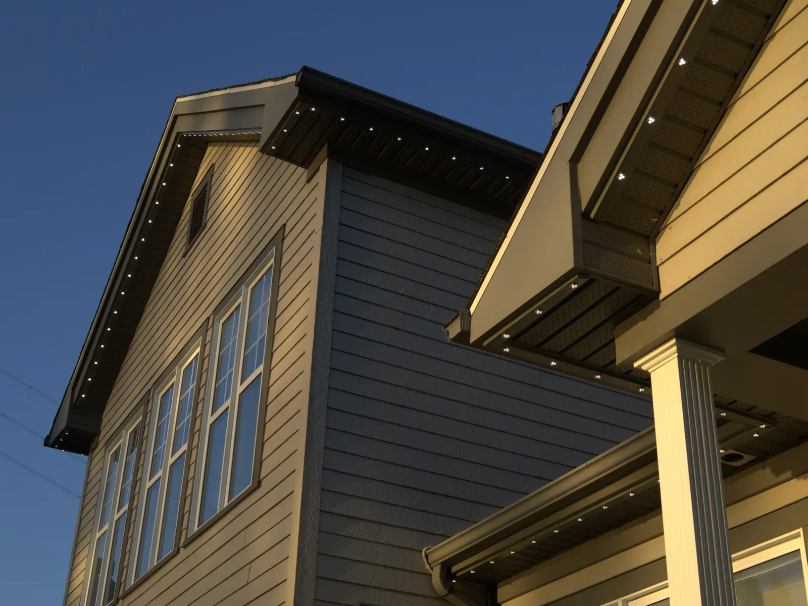 Vision Bleu permanent LED lighting on a Québec home — view 6