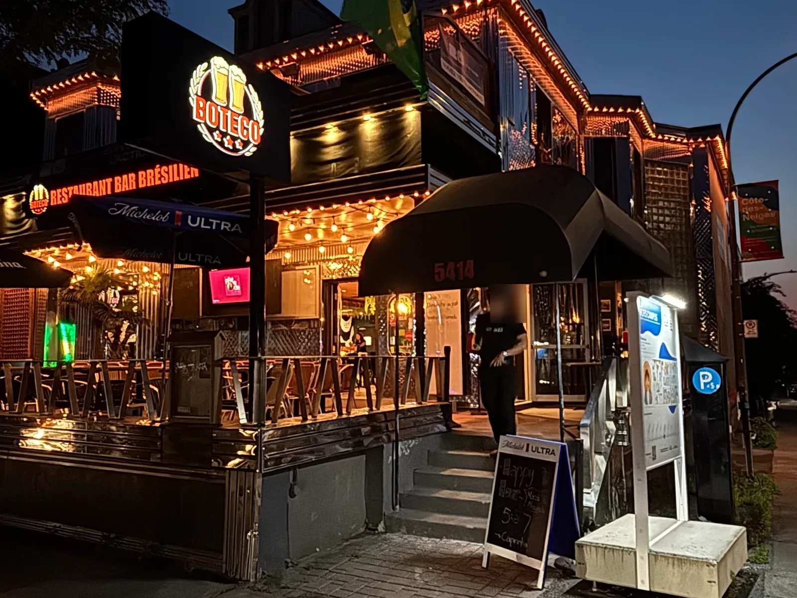 Vision Bleu permanent LED lighting on a restaurant exterior — view 3