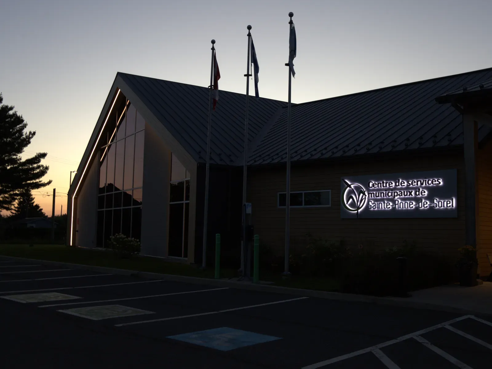 Vision Bleu permanent LED lighting on a public building — view 2