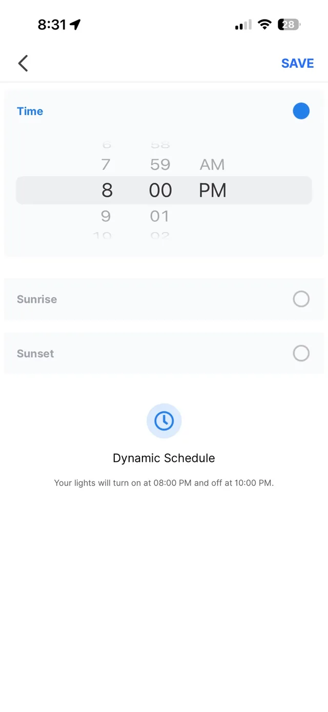 App screen: a schedule that turns the lights on at 8:00 PM and off at 10:00 PM.