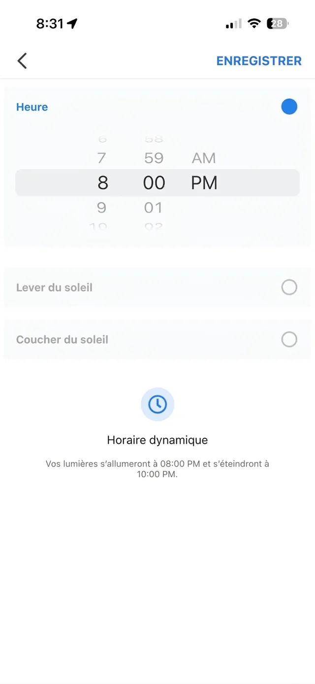 Écran de l’application : un horaire qui allume les lumières à 20 h et les éteint à 22 h.